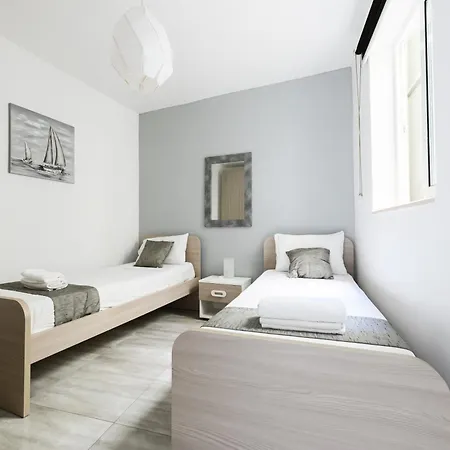 F7 Modern And Bright In Malta